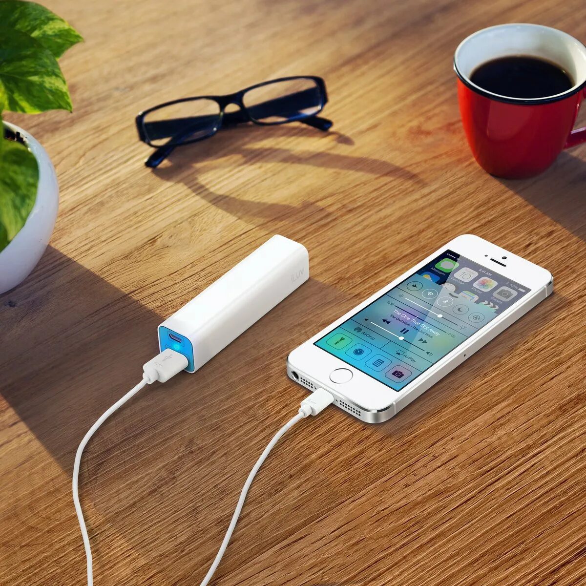 Стол для зарядки телефонов. Почему нужно делать зарядку. Утренняя гимнастика упражнения. Приспособление для зарядки аккумулятора сотового телефона напрямую. Телефон без зарядки.