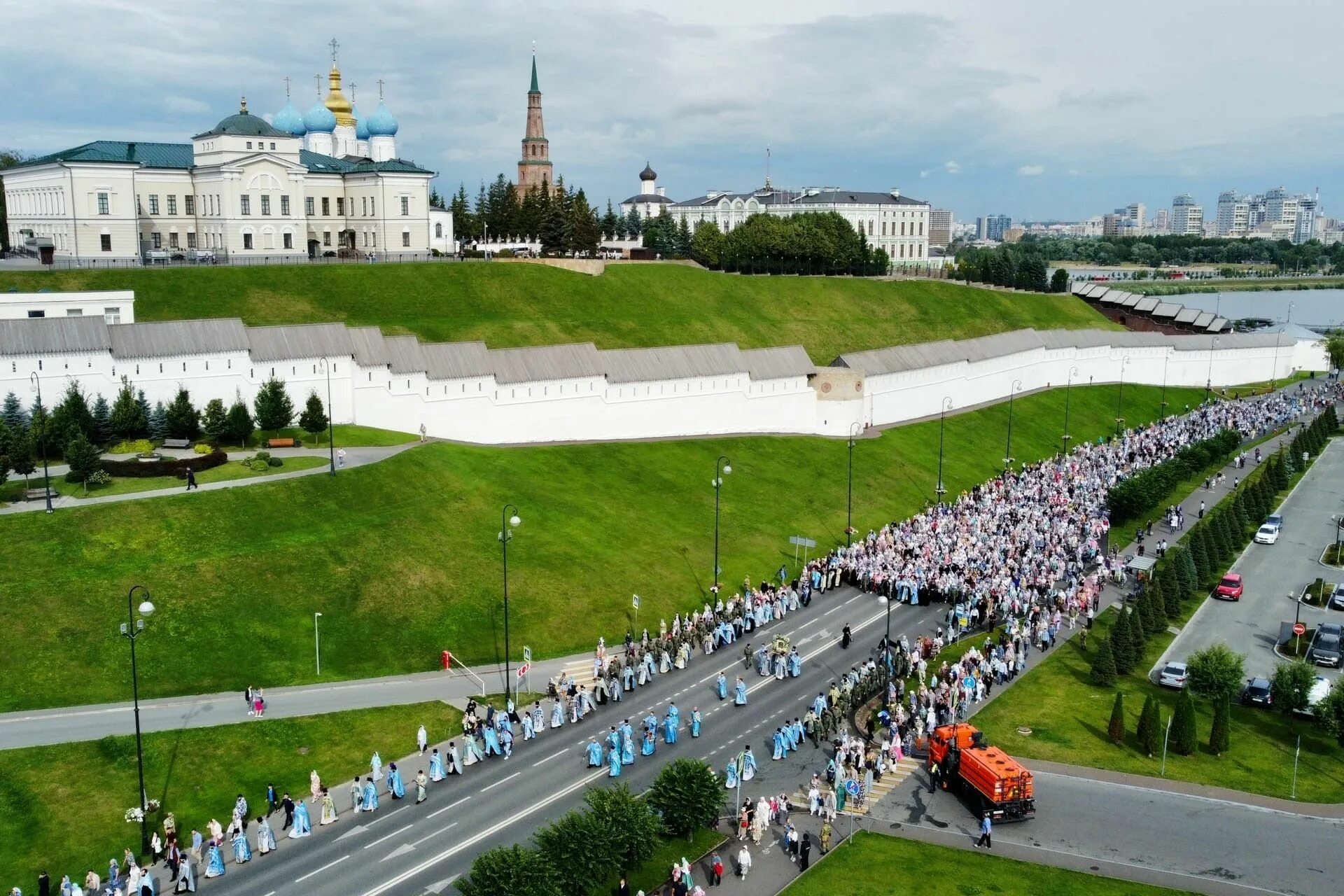 Крестный ход в Казани 2022. Место обретения Казанской иконы Божией матери Казань. Казань крестный ход 21 июля. Место явления Казанской иконы Божией матери в Казани. Что сейчас проходит в казани