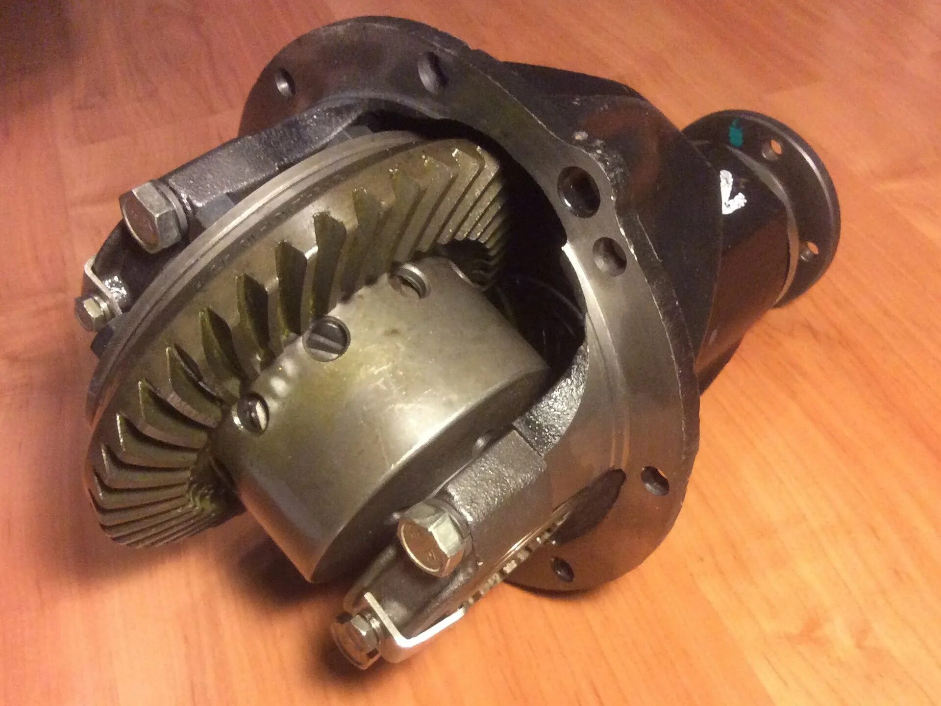 Дифференциал ваз 2107. Корпус дифференциала ваз 2107. Дифференциал 2107. Самоблокирующийся дифференциал на ваз 2107. Дифференциал заднего моста ваз 2107.