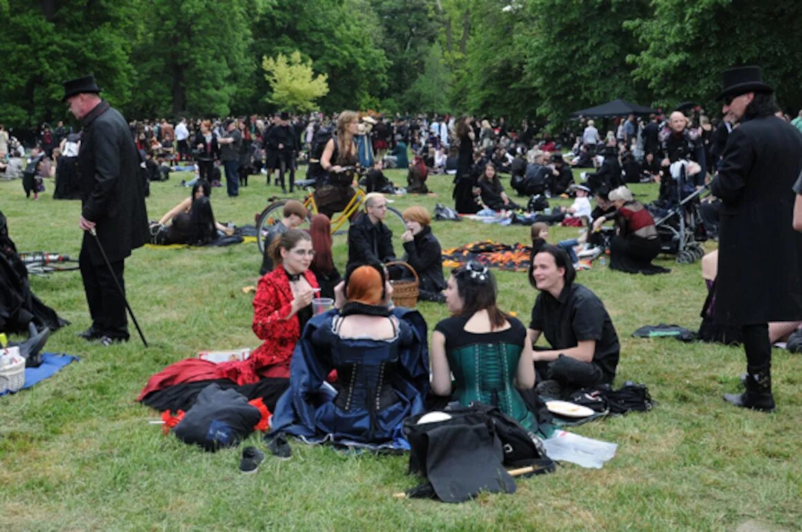 Wave-Gotik-Treffen в Германии. Wave-Gotik-Treffen в городе Лейпциг. Готический фестиваль в Лейпциге. Готический фестиваль (Wave Gotik Treffen).