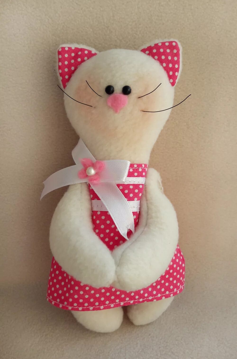 Игрушка из фетра "кот". Сшить игрушку. Сшить мягкую игрушку. Из какой ткани делают игрушки. Из какой ткани делают игрушки.