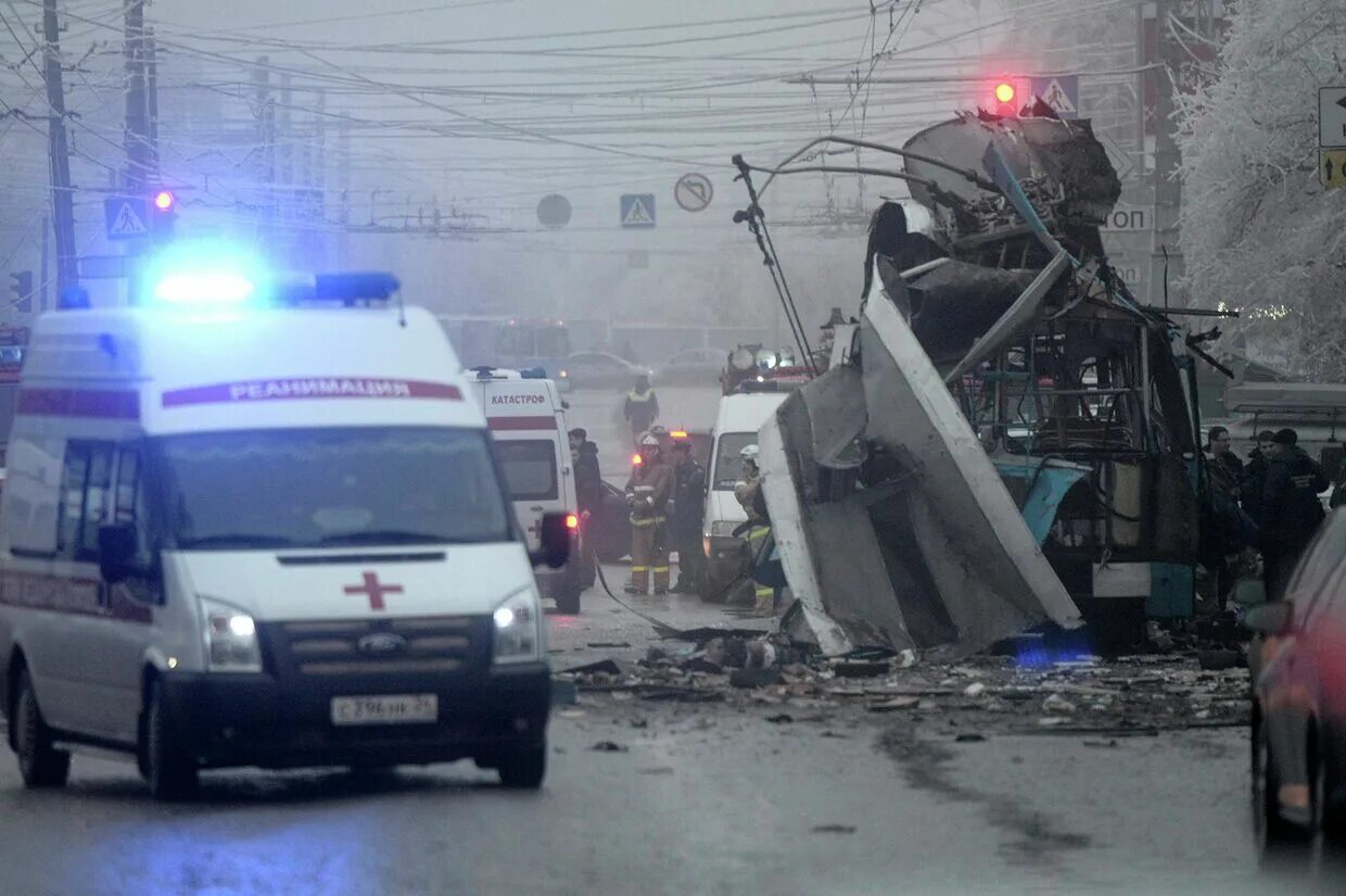 Что случилось с группой после теракта. Взрыв троллейбуса в Волгограде. Взрыв троллейбуса в Волгограде 2013. Взрыв в Волгограде в троллейбусе 30 декабря.