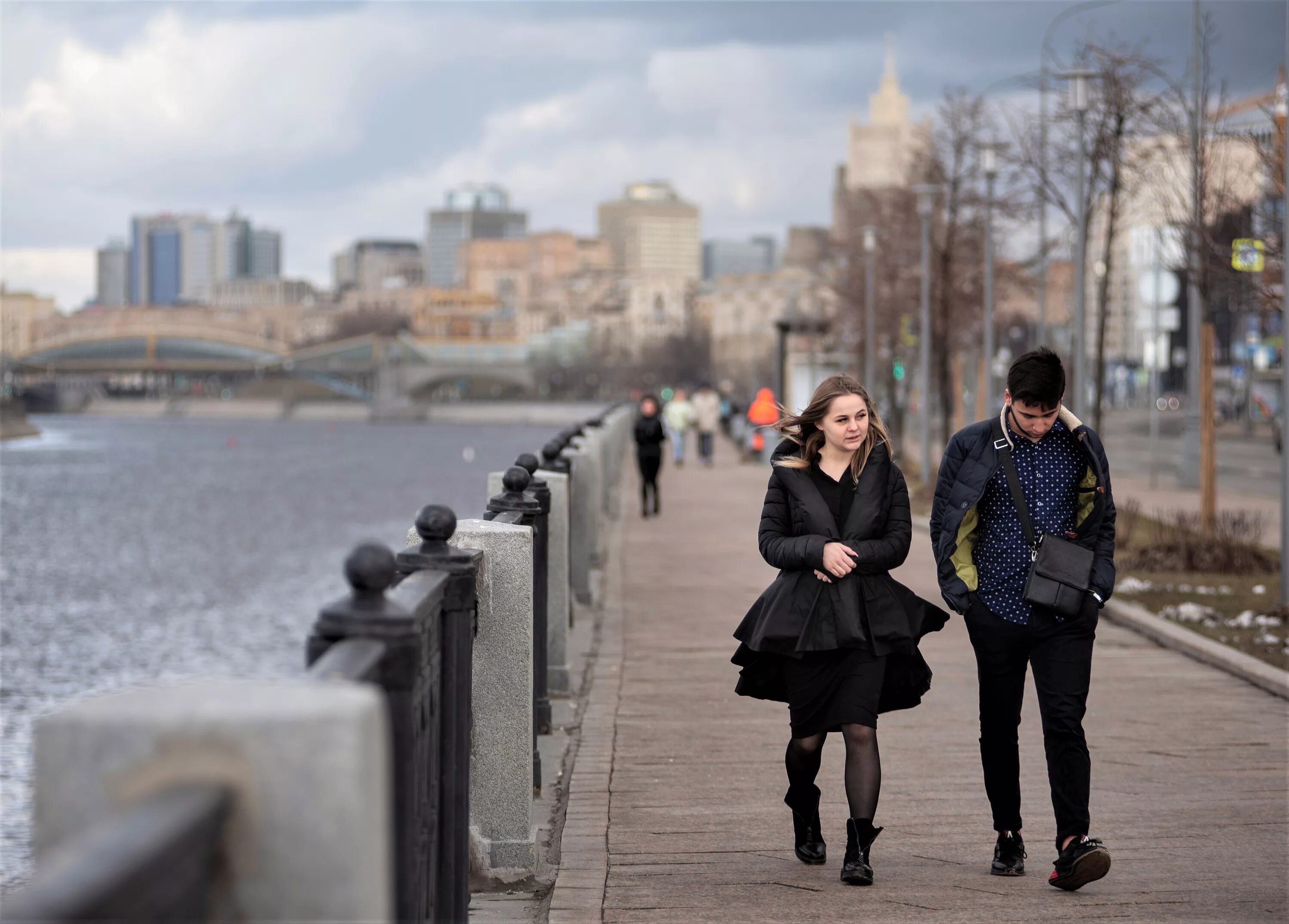 Ветер в москве сегодня когда закончится. Фотосессия в апреле в Москве. Погода в Москве.