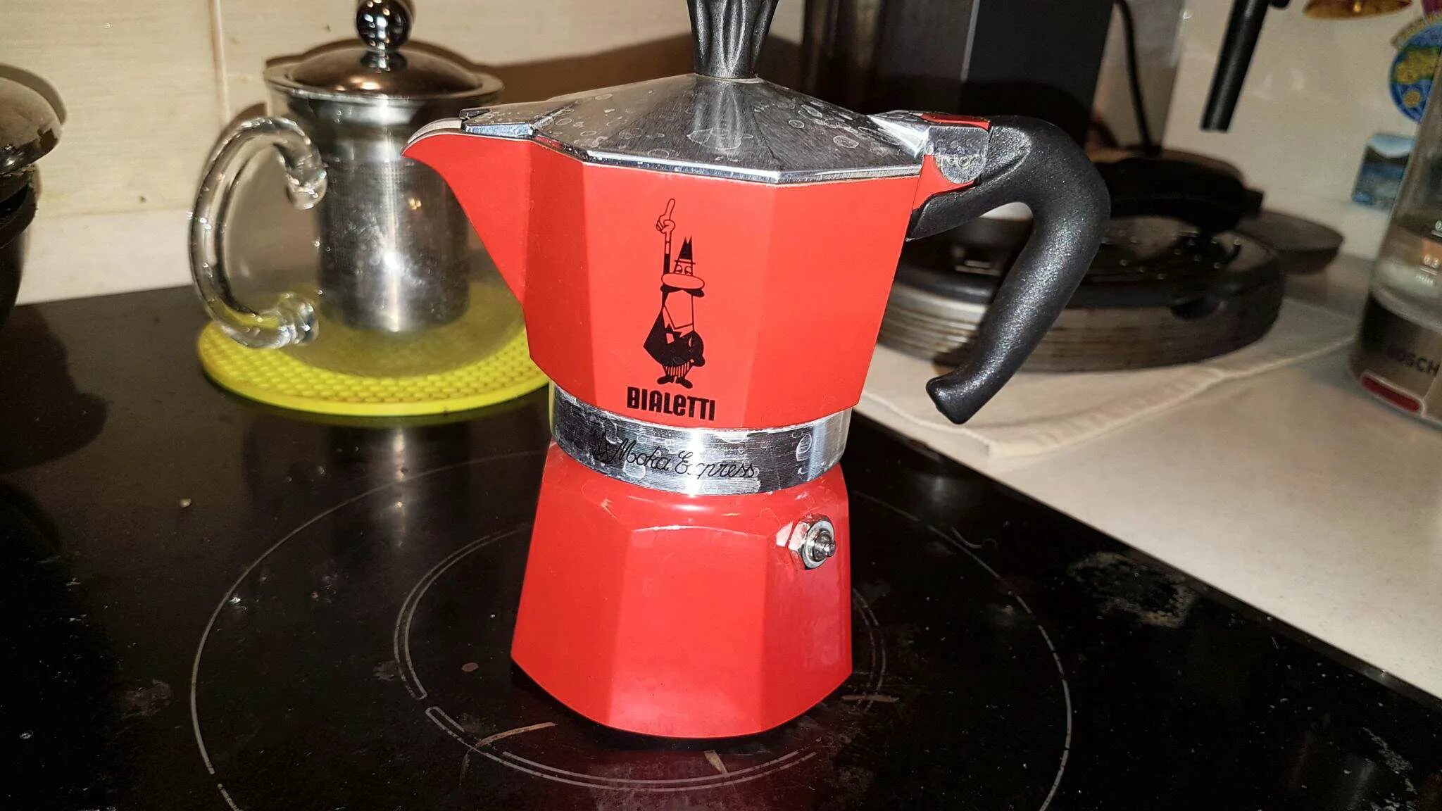 Гейзерная кофеварка озон. Кофеварка Bialetti Moka Express. Bialetti гейзерная кофеварка электрическая. Кофеварка Bialetti Moka Express 1167. Bialetti Moka Express.