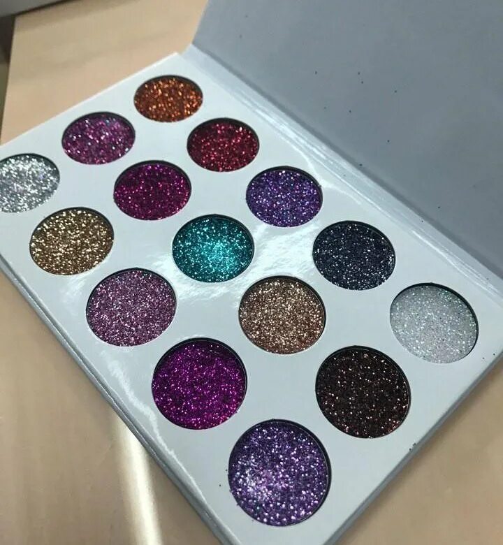 Палетка глиттеров wildberries. Sleek makeup тени. Палетка тени шиммер блестящие. Палитра теней с блестками. Голографический пигмент тени крези50.