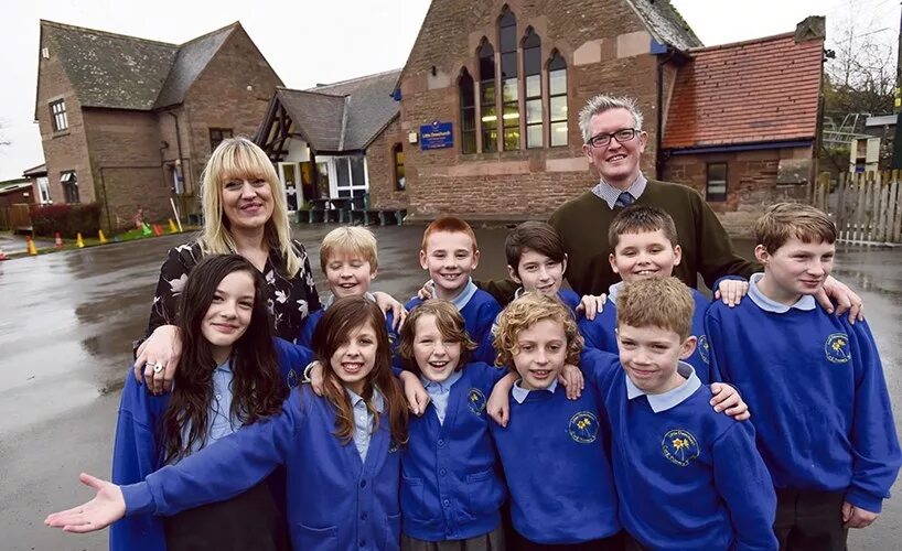 Children in britain school. Праймари скул в Англии. Primary Schools школа Англии. Primary School в Британии. Уэльс Саммерхилл.