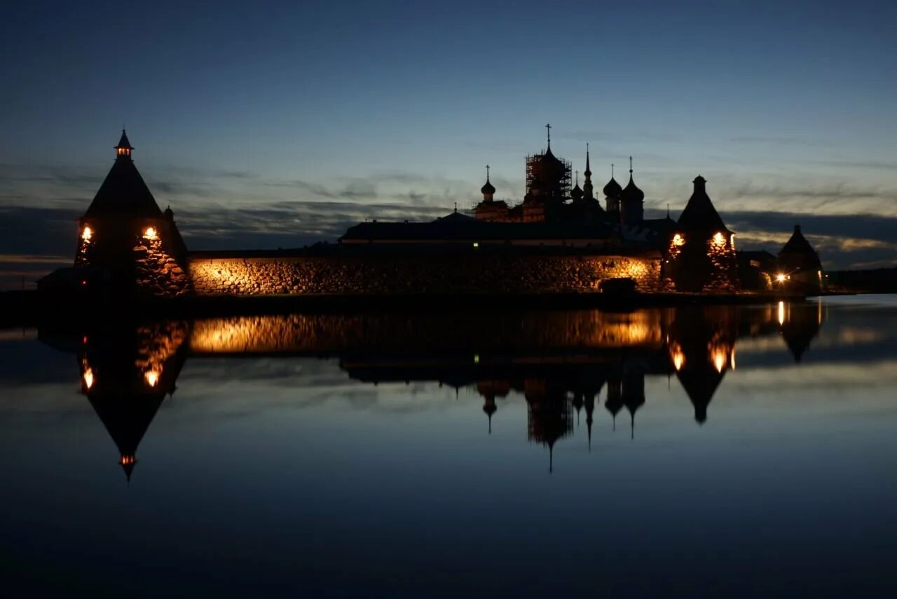 Соловецкий монастырь Соловецкие острова. Соловецкий архипелаг (Архангельск). Соловецкий архипелаг Соловки. Соловецкий монастырь Архангельск. Соловецкие острова люди