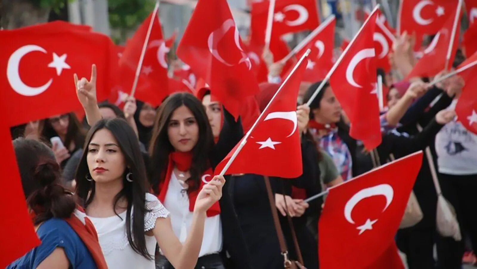 Group turkey. Турция люди. Анкара люди. Туркиш люди. Народ Турции фото.