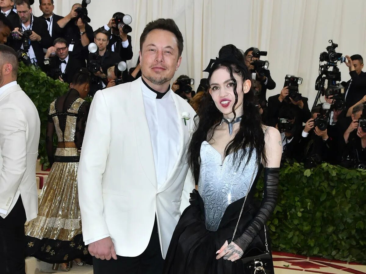 Граймс и илон. Граймс и илон маск. граймс met gala. граймс певица и илон. певица grimes и илон маск.