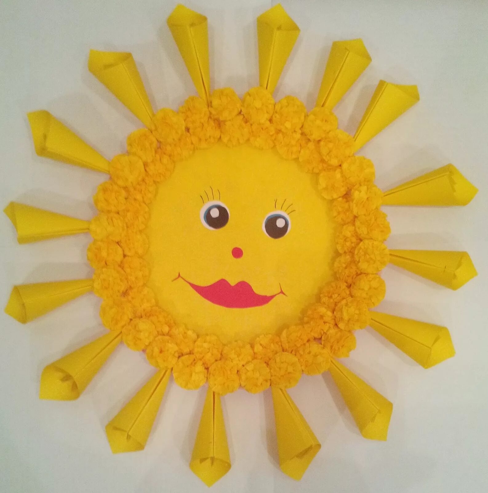 Поделки на масленицу своими руками. Солнышко на масленицу своими. Солнышко на масленицу своими. Поделка солнце из бумаги. Поделка солнце.