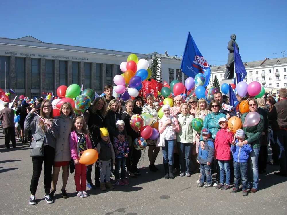 Пенсионный фонд 1 мая. Демонстрация 1 мая Архангельск. Первомайская демонстрация Архангельск. Демонстрация 1 мая Северодвинск. Первое мая Северодвинск.