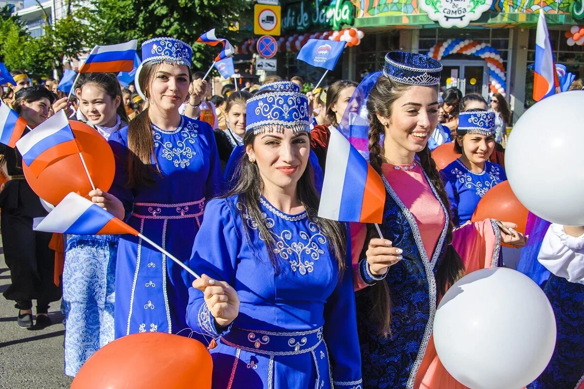 Краснодарский край край дружбы народов. Народы Краснодарского края. Краснодар многонациональный город. Сочи многонациональный город. Многонациональная Кубань.