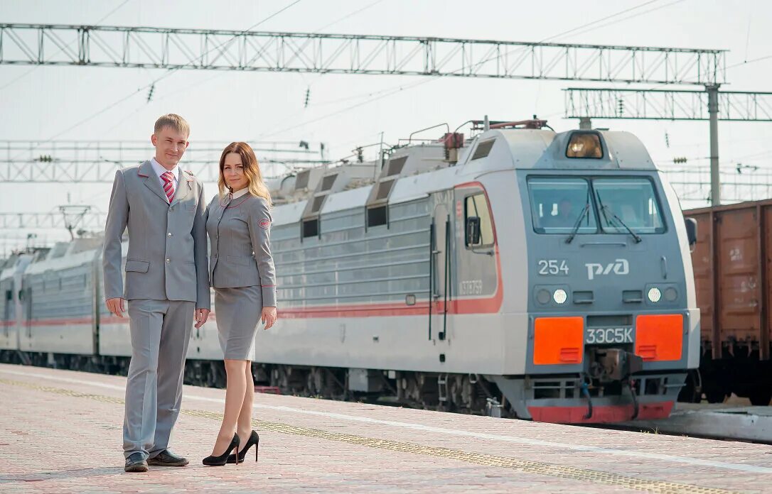 Фпк компания. ОАО ФПК РЖД. Проводник ОАО РЖД. Проводник поезда Сапсан. Проводник пассажирского вагона АО ФПК.