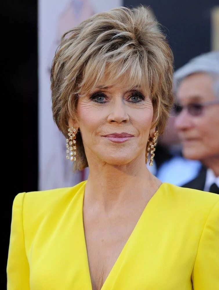 Прическа для женщины 60 лет на средние. Джейн фонда 2022. Jane Fonda стрижка. Джейн фонда 2023. Джейн фонда фото 2023.