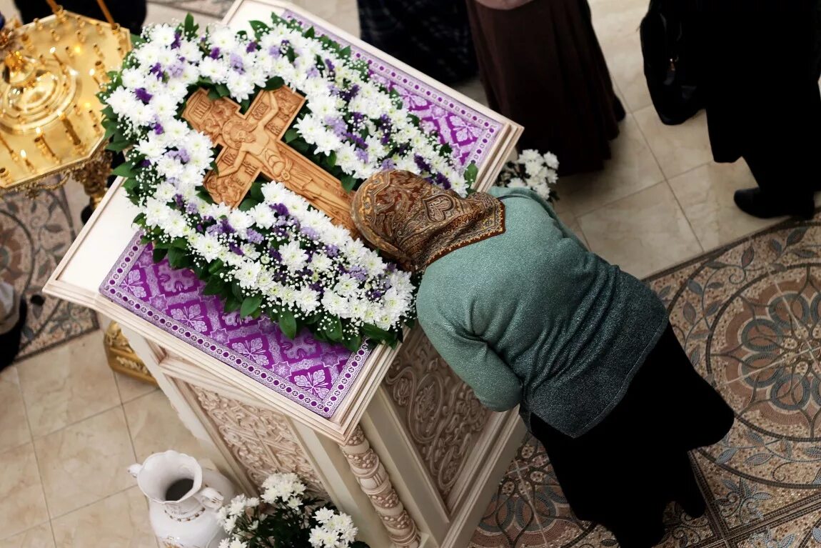 поклонение кресту на крестопоклонной неделе. неделя 3-я великого поста, крестопоклонная. крестопоклонная неделя великого поста. крестопоклонная неделя великого поста 2024. крестопоклонная крестопоклонная неделя.