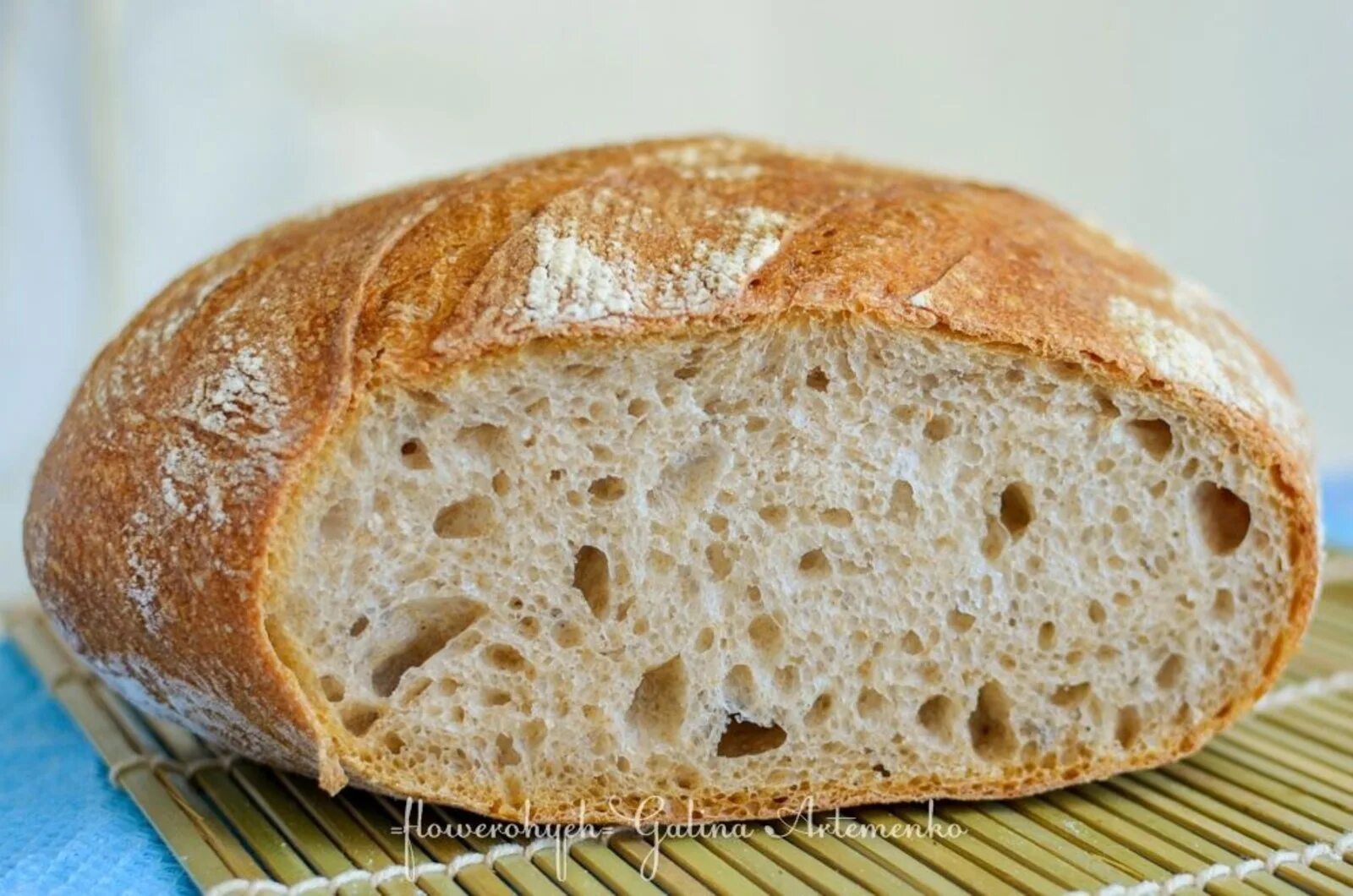 Простой хлеб дома в духовке. Дрожжевой хлеб. Домашний хлеб на сухих дрожжах. Хлеб дрожжевой в духовке. Домашний пышный хлеб.