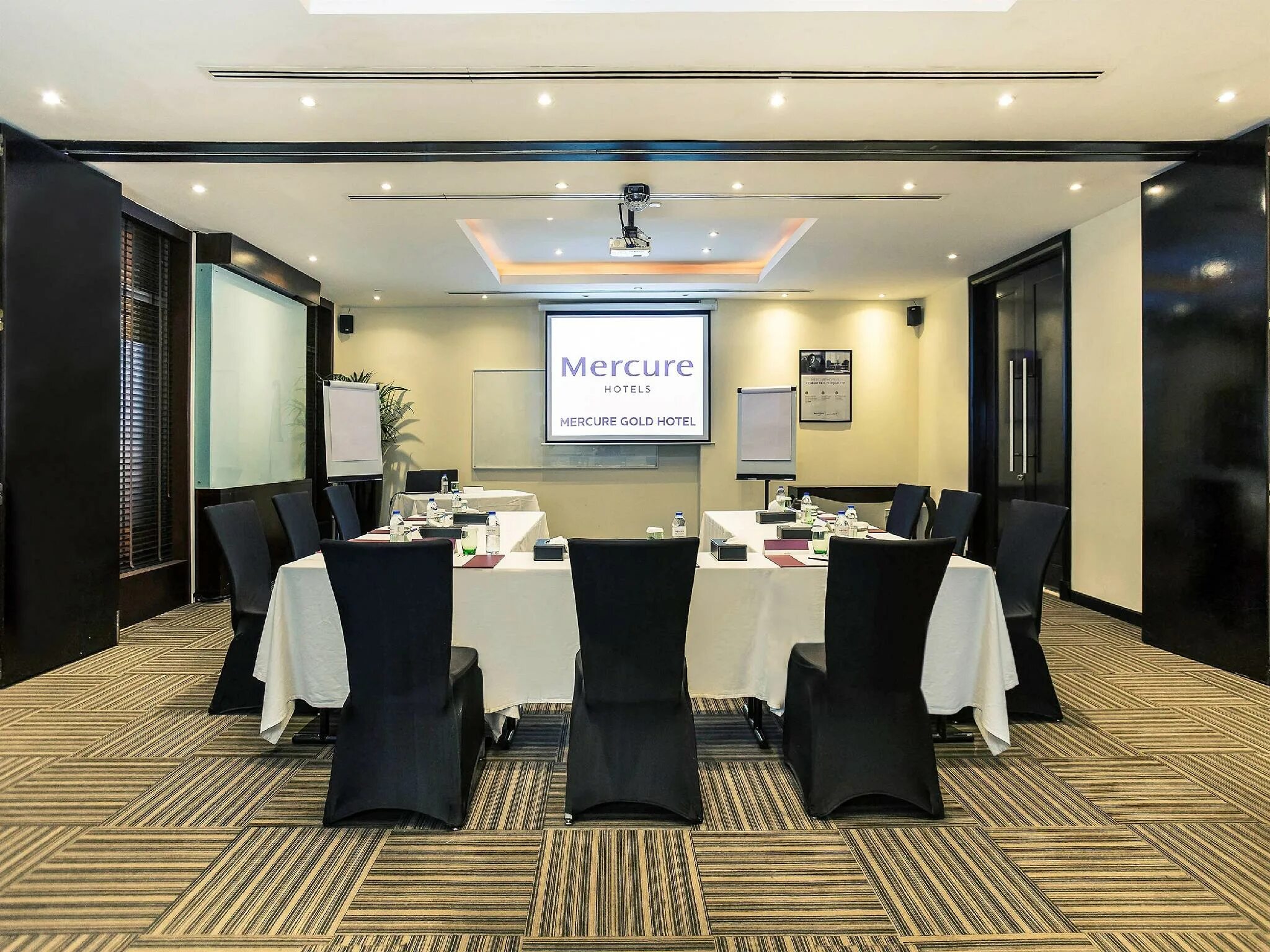 отель меркури в оаэ. Mercure gold hotel dubai. Mercure gold hotel 4*. отель меркури дубай. отель меркури голд дубай 4.