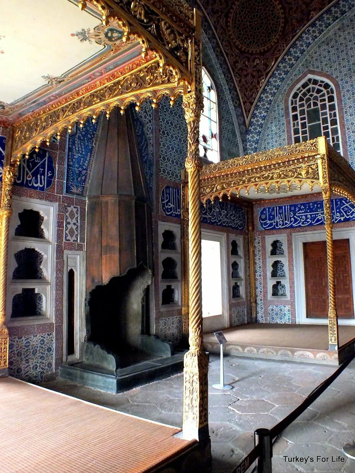 Где жили султаны. Турция дворец Султана Сулеймана. Дворец Султана Сулеймана Топкапы. Дворец Топкапы в Стамбуле Хюррем.