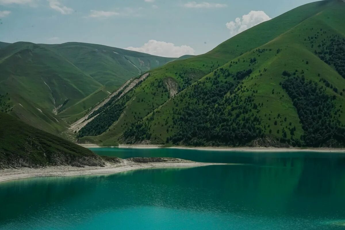 Озеро в Грозном Кезеной ам. Озеро Кезеной-ам в Дагестане. Кезеной ам Грозный. Кавказский заповедник озеро Кезеной ам. Озера чеченской республики