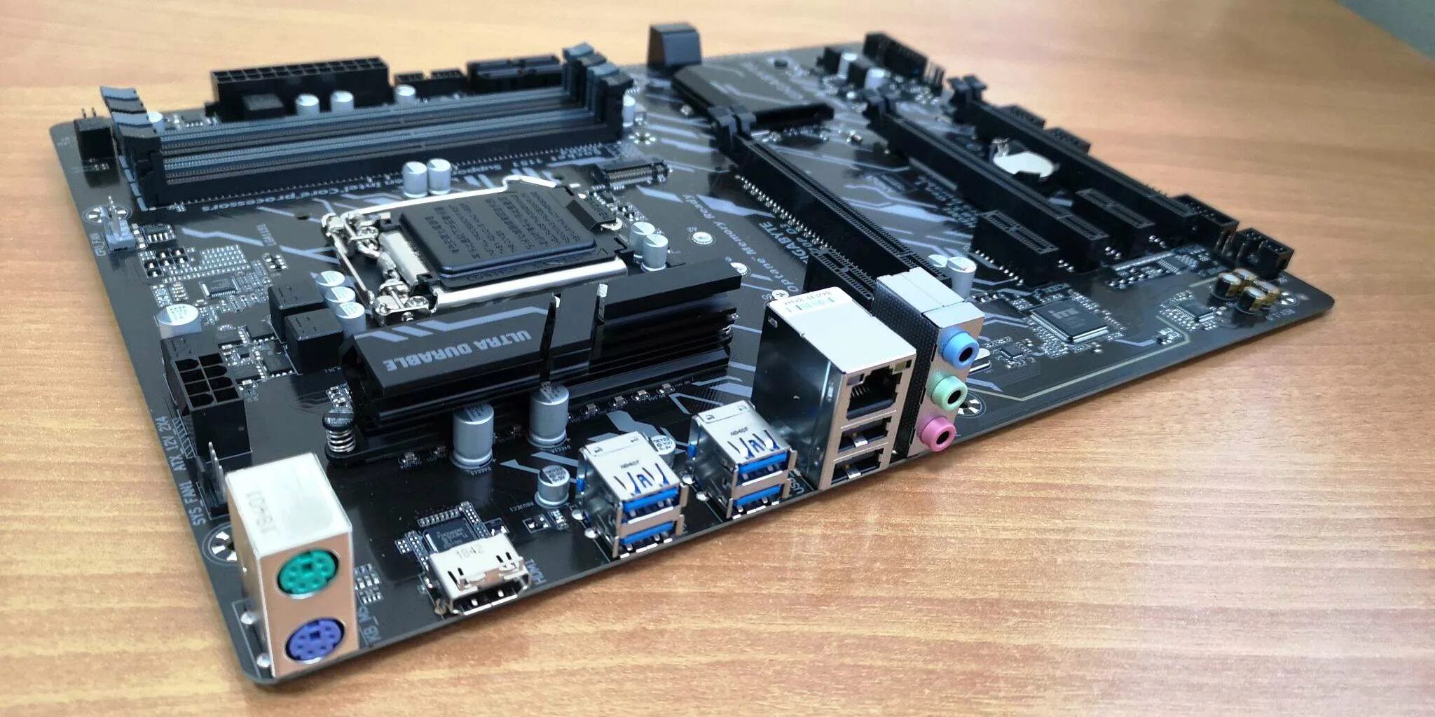 Gigabyte z370m d3h. Gigabyte z370p d3 lga1151v2. gigabyte z370p d3-cf. системная плата gigabyte z370p d3. z370p d3-cf.