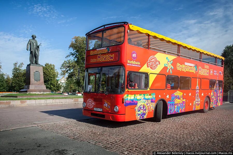 City Sightseeing Moscow автобус. Даблдекер экскурсия по Москве. Экскурсионный автобус Москва двухэтажный. Красный автобус. Автобусные экскурсии на 2