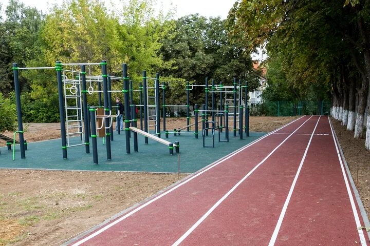 занявший видное место