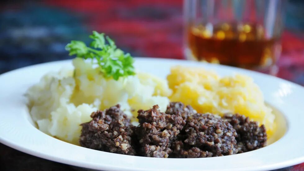 Хаггис блюдо шотландское. Traditional scottish dish. Haggis блюдо шотландии. Traditional scottish dish. Хаггис шотландия.