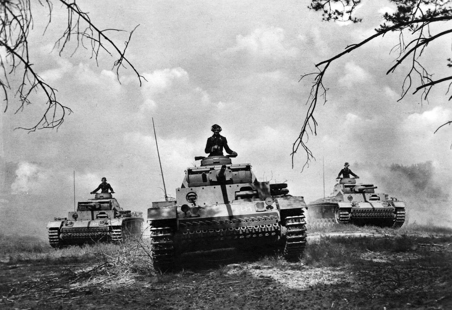 Немецкие танки 1941. Танковая группа Гудериана 1941. Немецкие танки ВОВ 1941-1945. Танки вермахта второй мировой войны 1941. Наступление вермахта 1941.