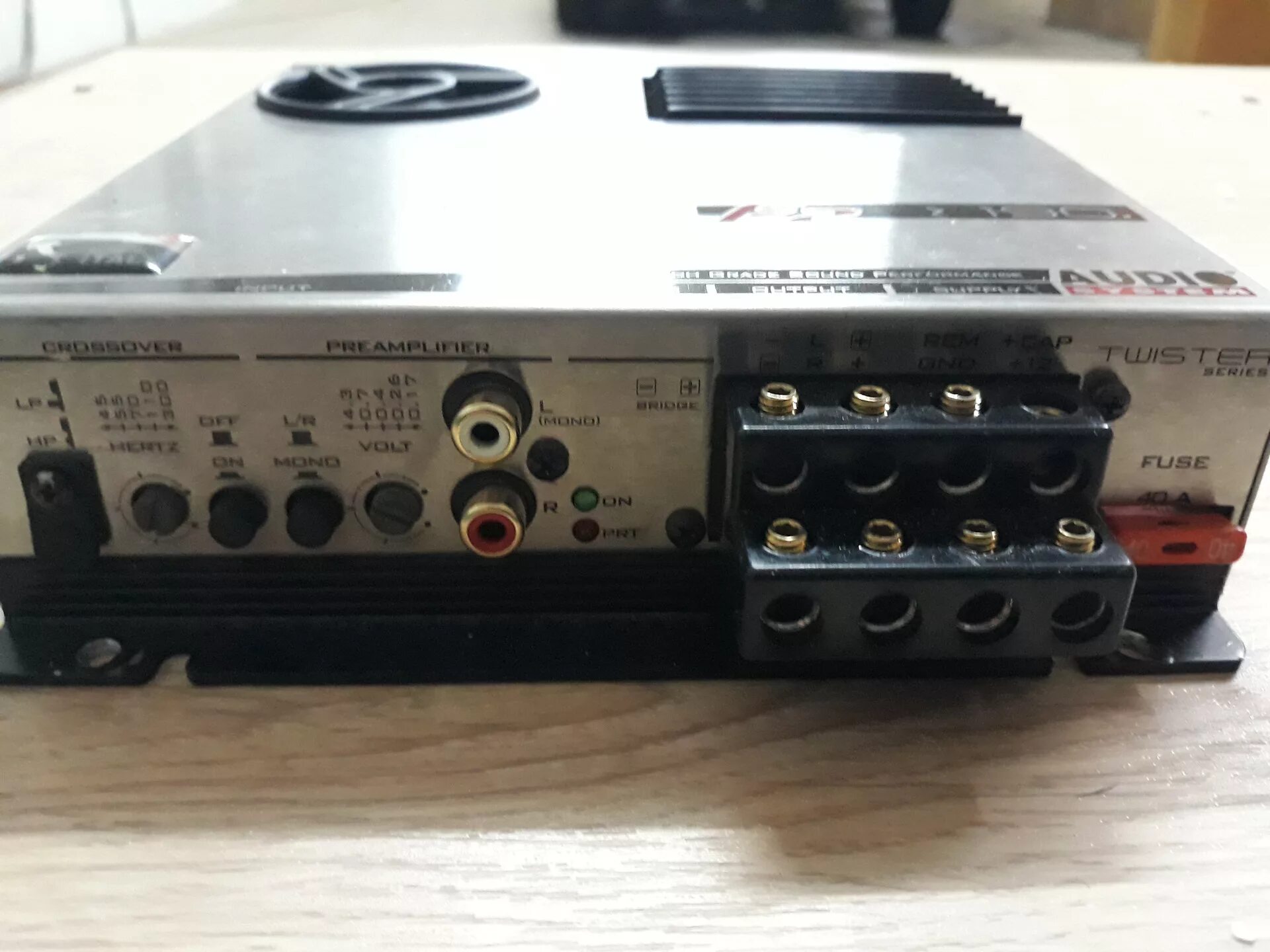 Усилитель 3 канала. Усилитель Audio System Twister f2 190. Audio System 2.190. GONSIN TC-z3 усилитель. Мощный двухканальный усилитель.