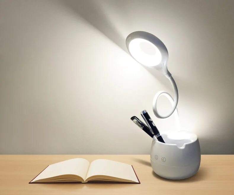 Светильник светодиодный гибкий настольный. Светильник для чтения. Светильник для чтения книг. Модные настольные лампы в спальню. Touch led desk lamp.