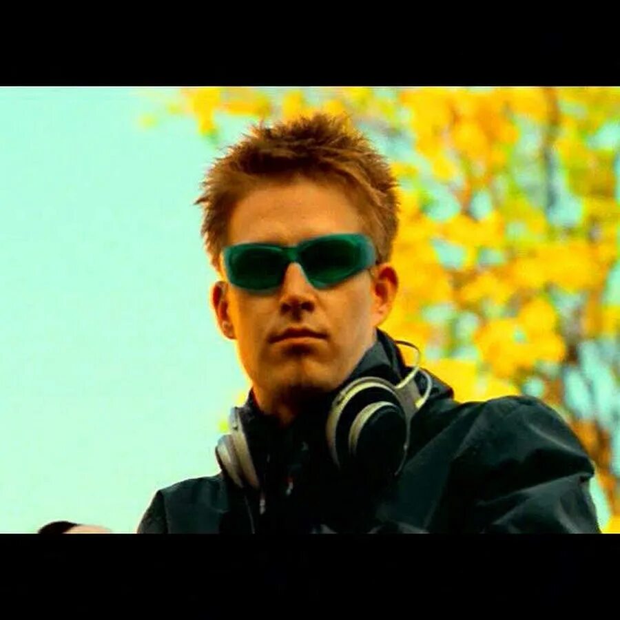 Darude sandstorm mp3. Darude в очках. Darude Sandstorm. Darude финский музыкальный продюсер.