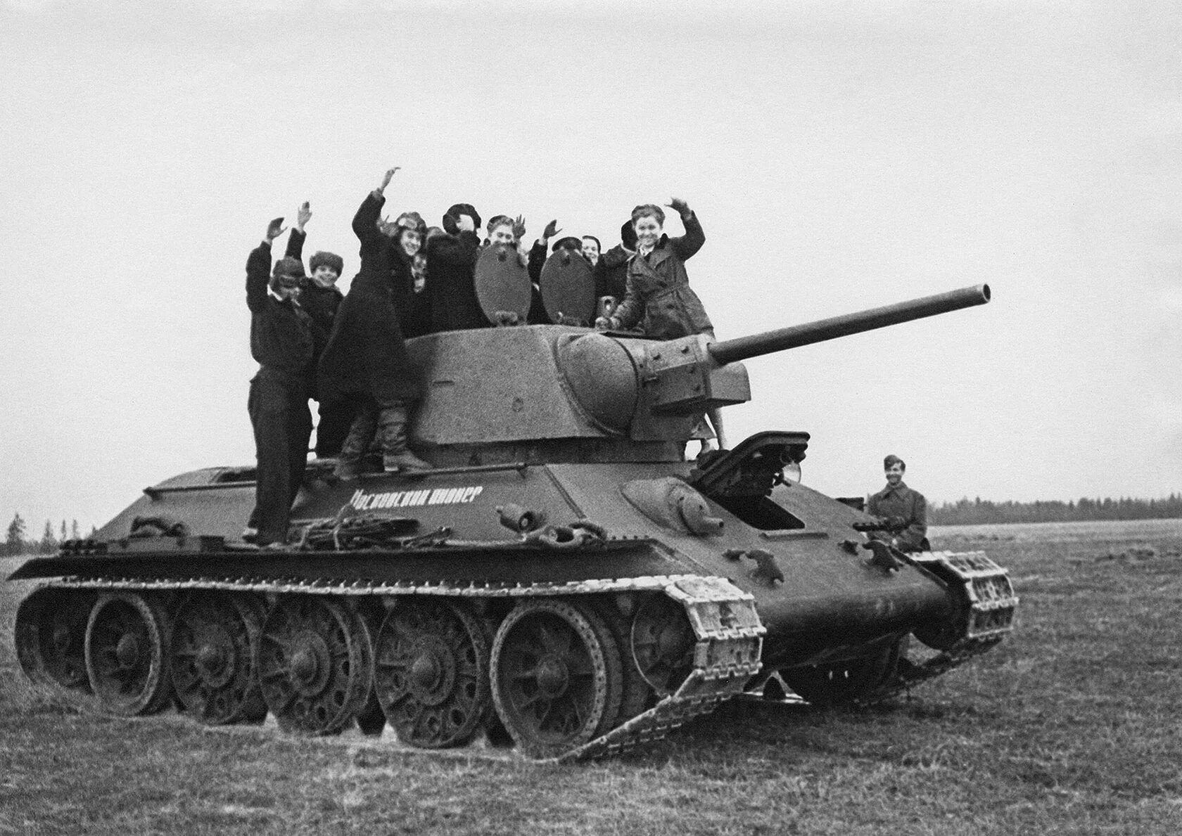 танки фронту. танк т 34 уралвагонзавод нижний тагил. уральский танковый завод 183. танки фронту. танк кв-1 1945.