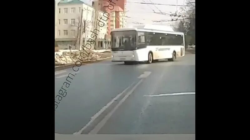 пассажиры в автобусе. маршрутка уехала не подкините. маршрутка уехала не подкините. автобус прикол. маршрутка уехала не подкините.