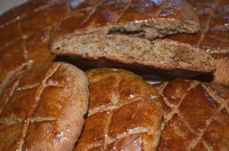 Ржаные лепешки в духовке. Лепёшка в духовке без дрожжей. Ржаная лепешка. Ржаные лепешки на дрожжах рецепт в духовке. Ржаные лепешки на дрожжах рецепт в духовке.