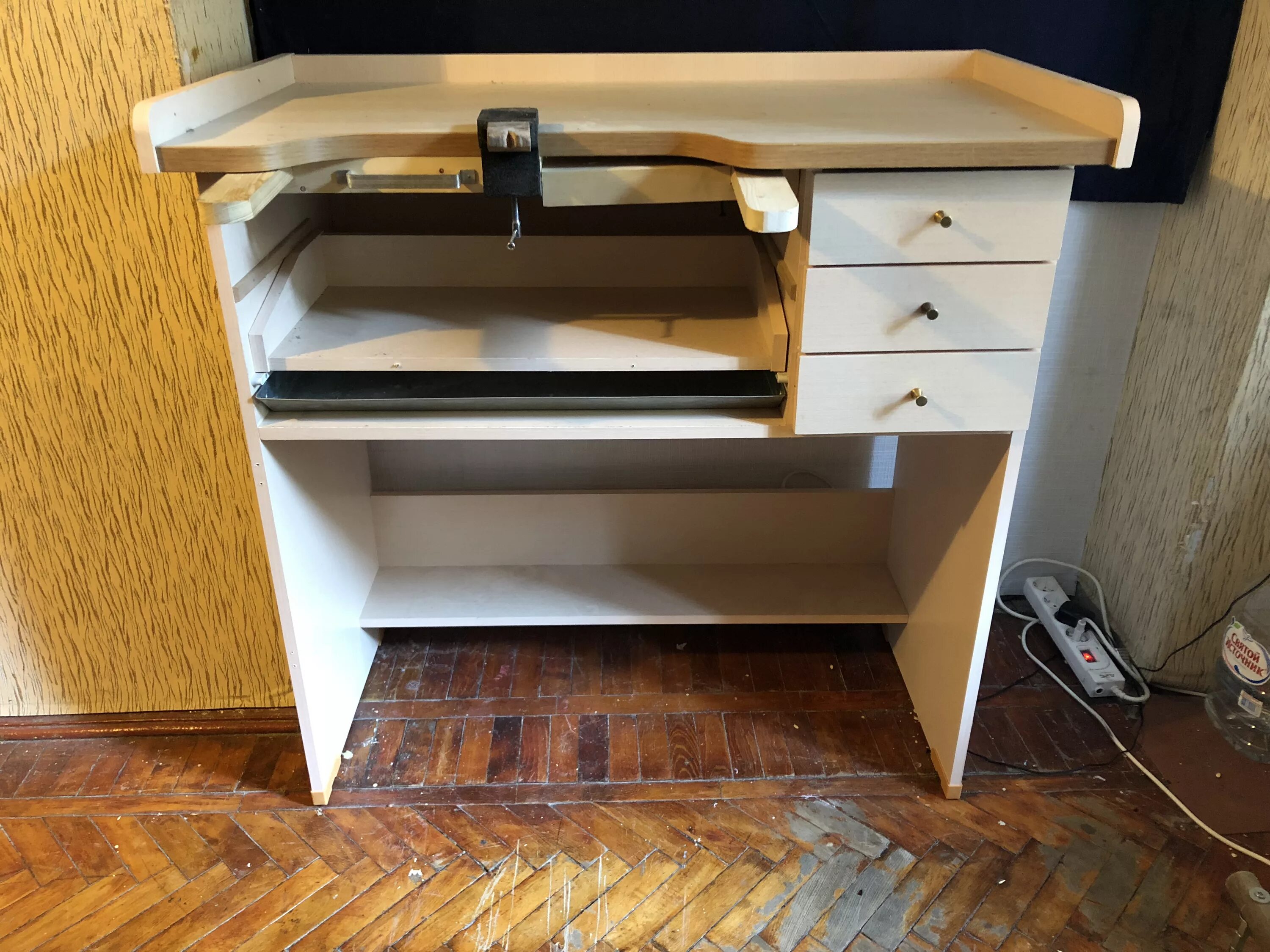 Верстак ювелирный. Верстак ювелира однотумбовый. Верстак закрепщика ювелирный. Верстак ювелирный. Верстак ювелира однотумбовый compact.