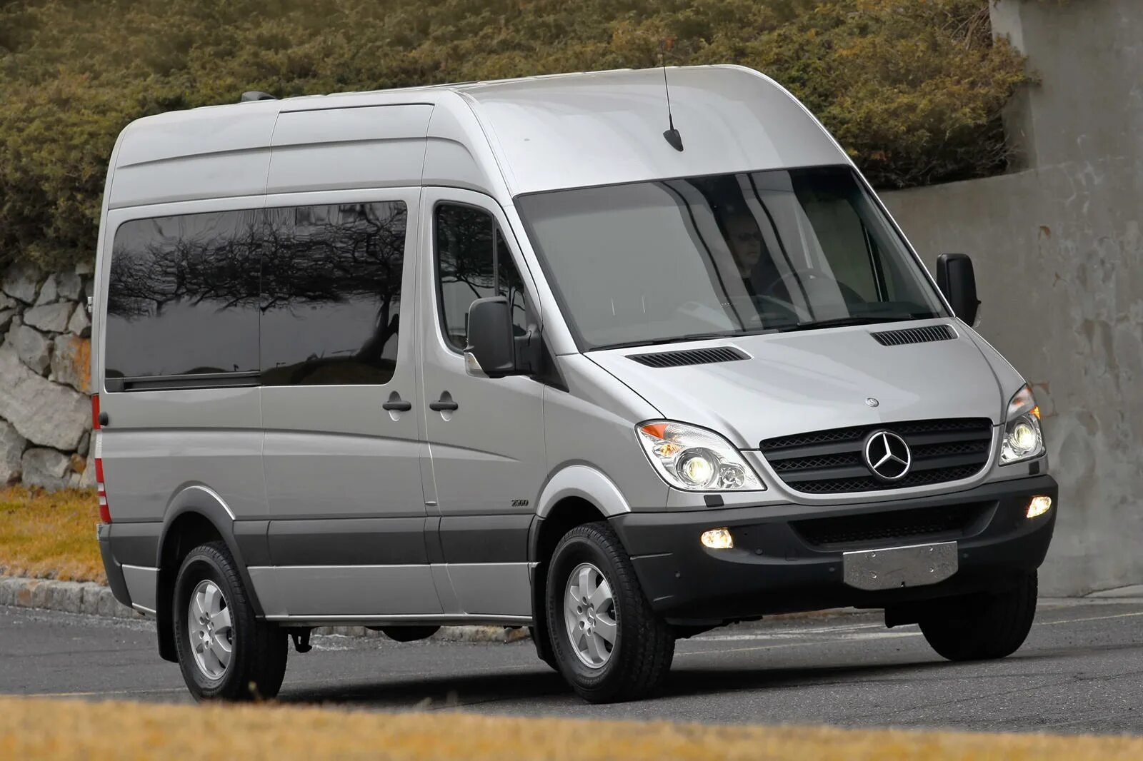 Что такое спринтер. Мерседес Бенц Спринтер. Мерседес Бенц Спринтер 906. Mercedes Sprinter 906. Mercedes-Benz Sprinter 324.