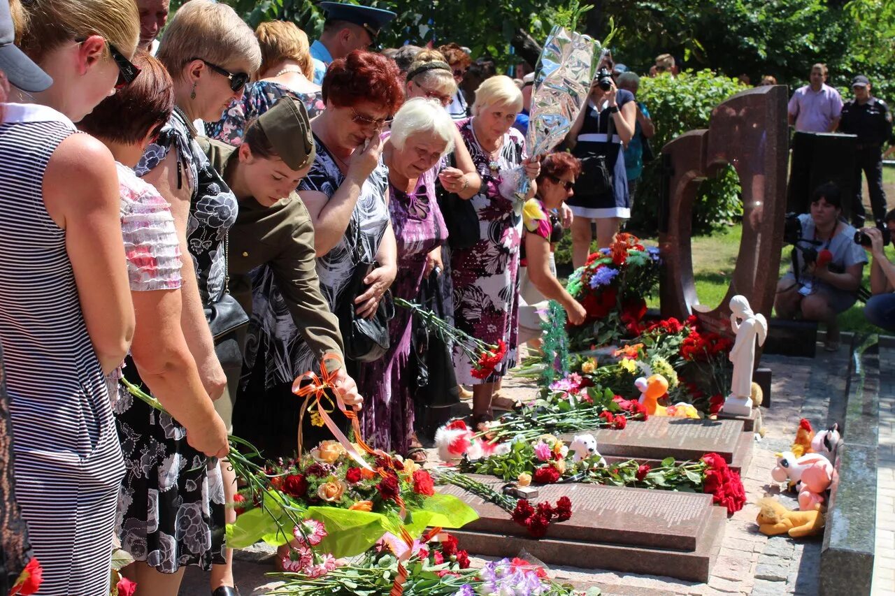 Что происходит в горловке сейчас. Горловка 27 июля 2014 обстрел города. убитые 27 июля 2014 года в горловке. 27 июля 2014 года горловка кровавое воскресенье.