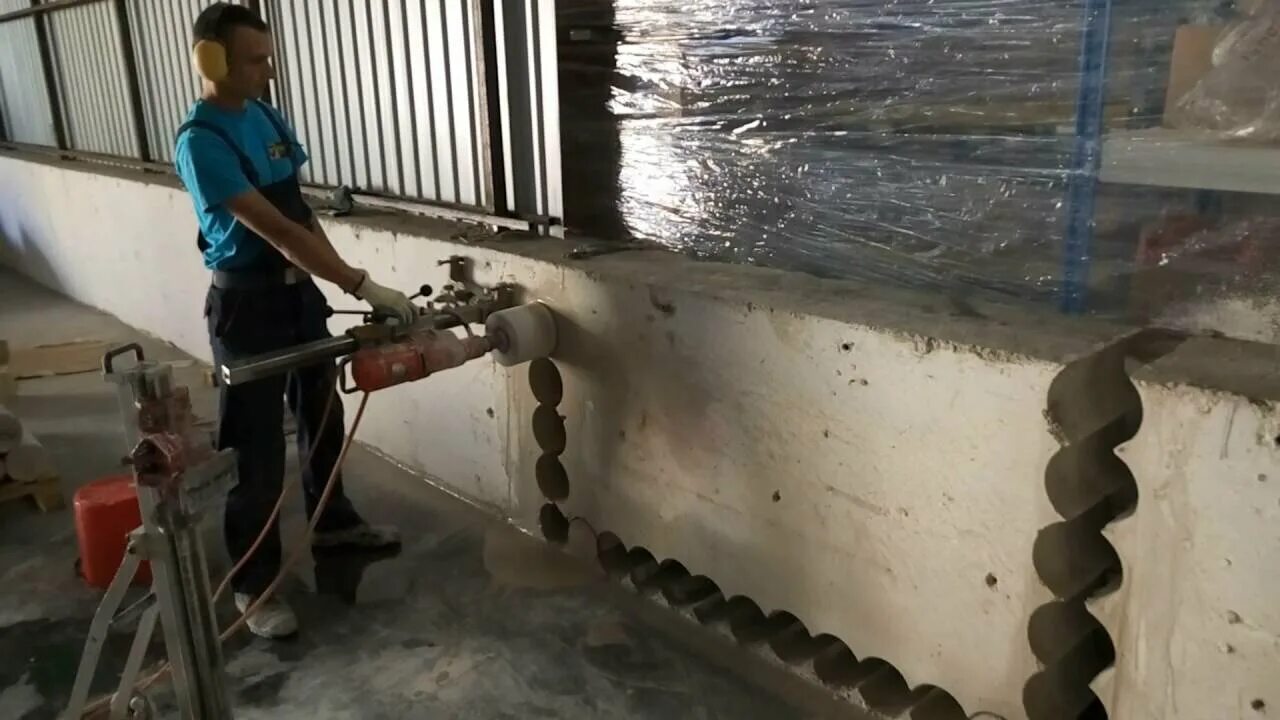 Буровая плита. Алмазное бурение керн бетон. Бурение отверстия под профиль 80*80. Алмазное бурение бетона диаметр 1000мм. Бурение отверстия в плите для труб 20мм.