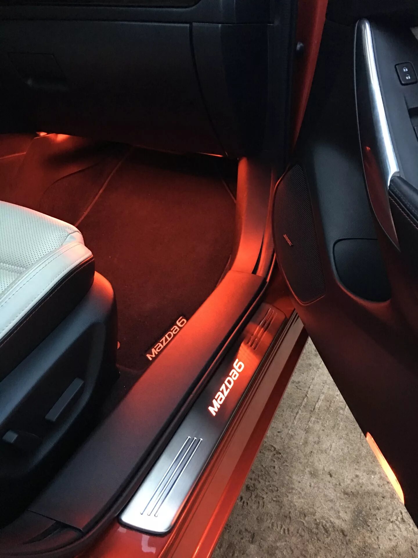 Накладки на пороги мазда 6. Накладки на пороги с подсветкой Мазда 6. Подсветка порогов Mazda 6 GJ. Подсветка двери Мазда 6 2019. Mazda 6 2014 пороги.