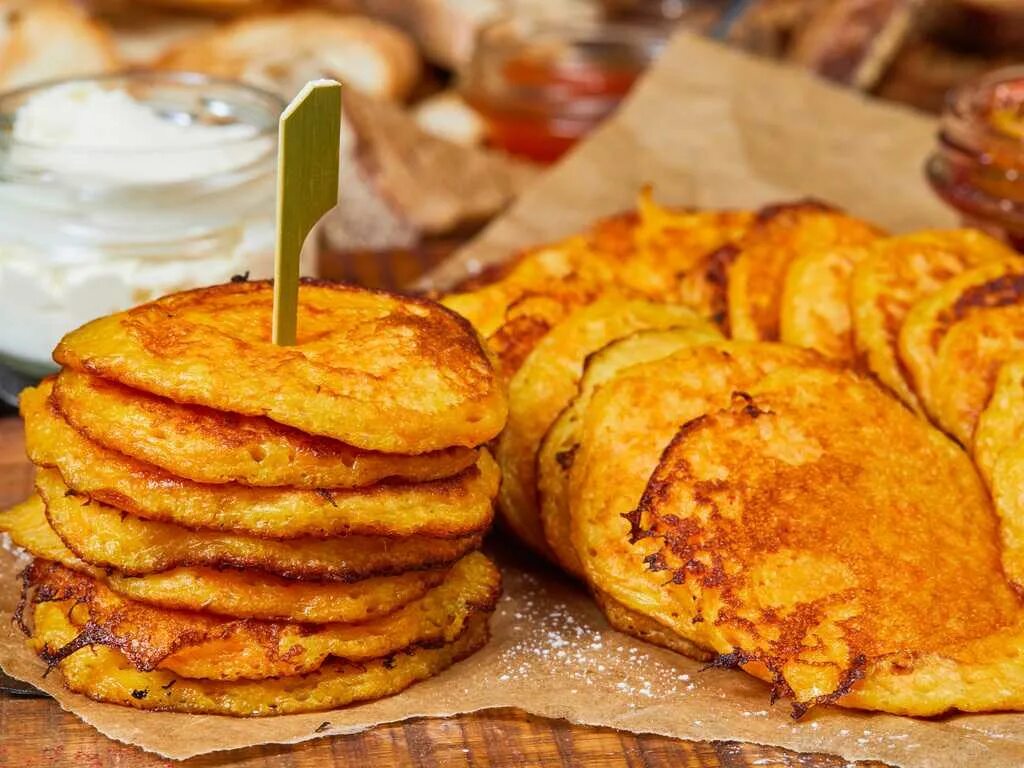 Оладьи из тыквы рецепт пошагово. Морковные оладьи. тыквенно морковные оладьи. оладушки из тыквы пышные и вкусные. оладушки с морковкой.