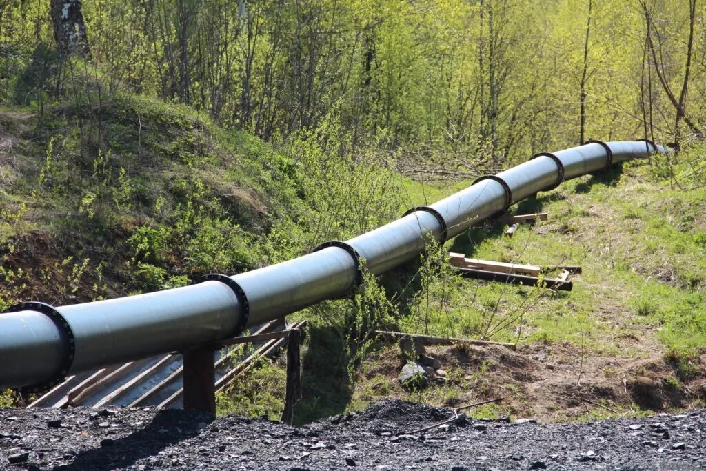 Нефтяные трубы. Трубопроводный транспорт. Магистральный нефтепровод заполярье пурпе. Заполярье-пурпе нефтепровод. Пт промысловый трубопровод.