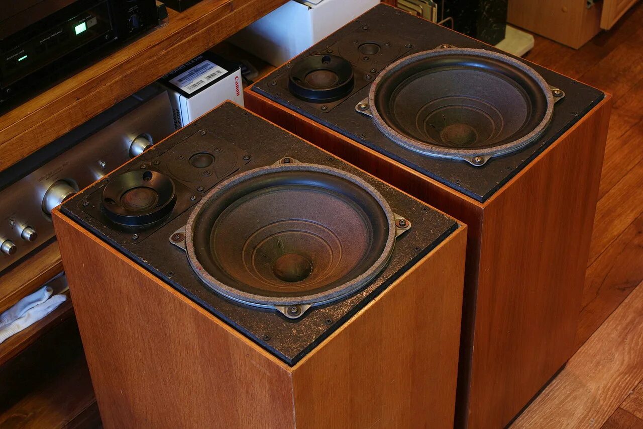 Isophon ts60. Sanyо rd 205. радиотехника 020. виниловый проигрыватель вега-109 стерео. радиоприемник mende 192w на авито.