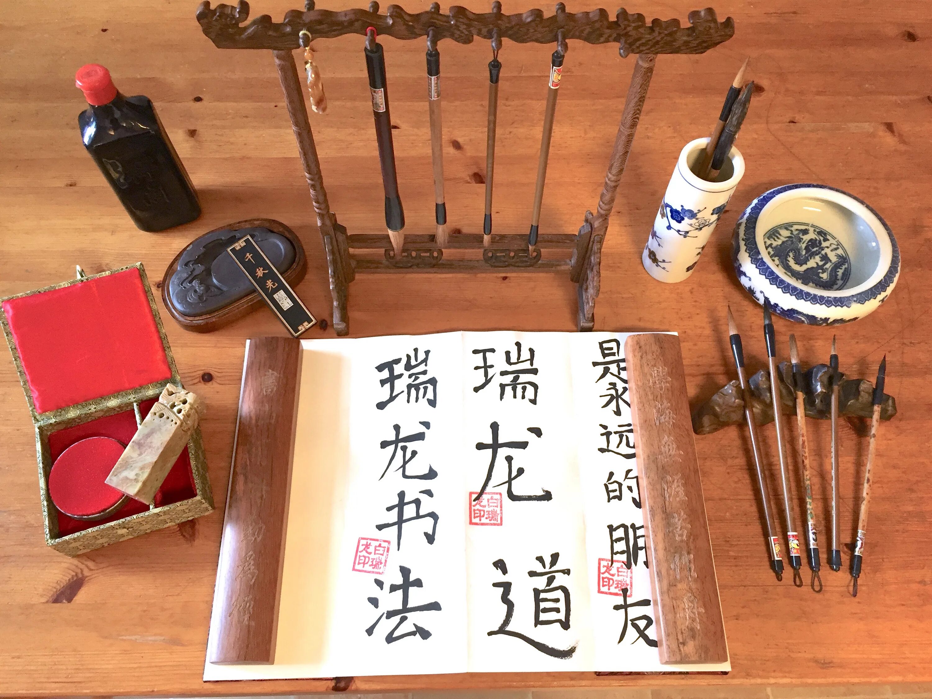 Инструменты для китайской каллиграфии. Китайская каллиграфия. Древняя китайская каллиграфия. Каллиграфия на предметах. Тексты древнего китая