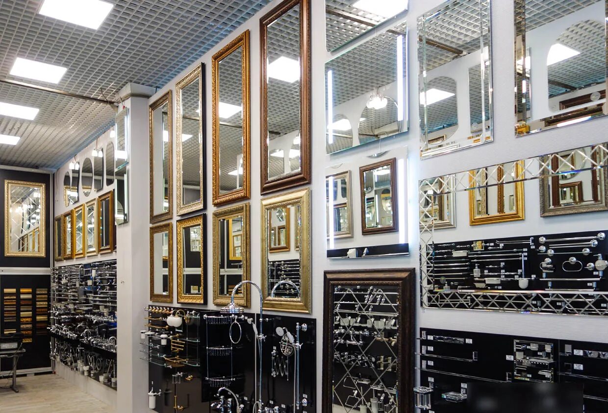 Багетные мастерские. Зеркала для бутиков одежды. Зеркало в торговый центр бутик. Каруна магазин. Зеркало в примерочную.
