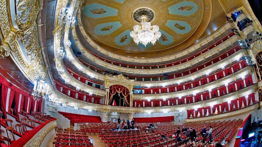 Большой театр оперы и балета в Москве. Большой театр Москва историческая сцена. Оперный зал большой театр Москва. Государственный Академический большой театр России внутри. Theatre москва