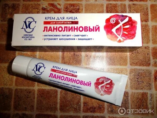 Какой крем использовать зимой. Крем от шелушения кожи на лице. мазь от шелушения. мазь от сухости кожи на лице. крем для лица от шелушения.