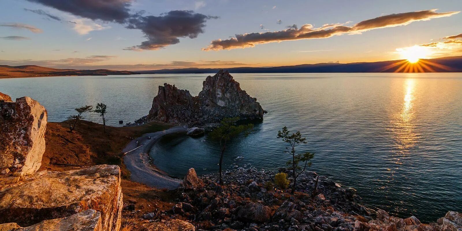Озеро Байкал. Байкал Иркутская область. Сибирское озеро Байкал. Остров Ольхон Сибирь. Самые крупные озера сибири