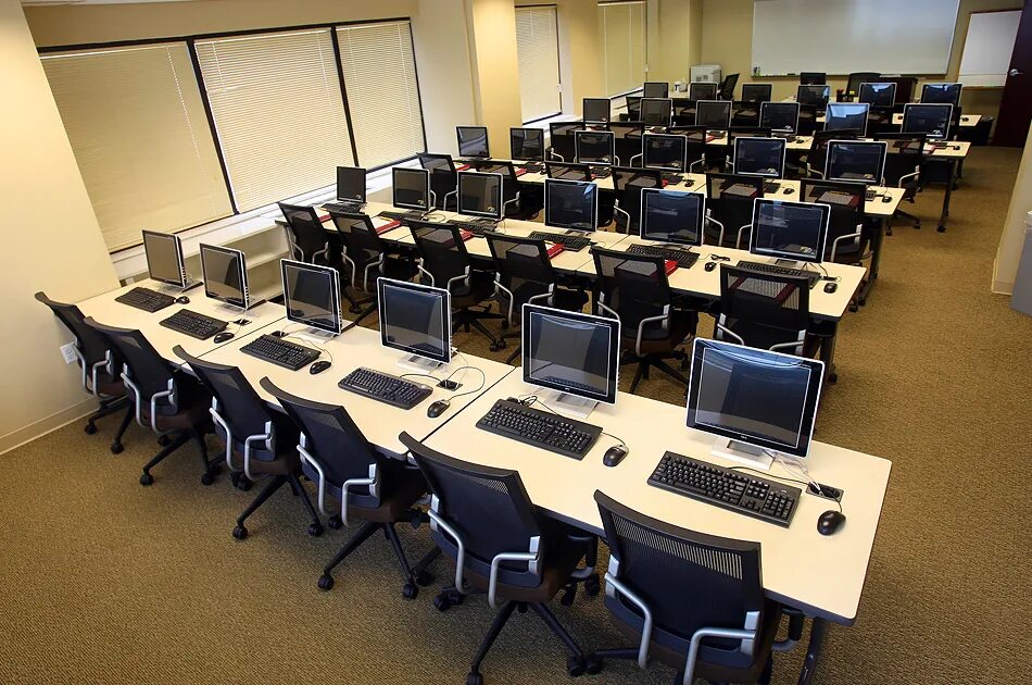 Создайте класс computer. Компьютерные классы. Оборудование для компьютерного класса. 3d desk. Компьютер icl в школах.