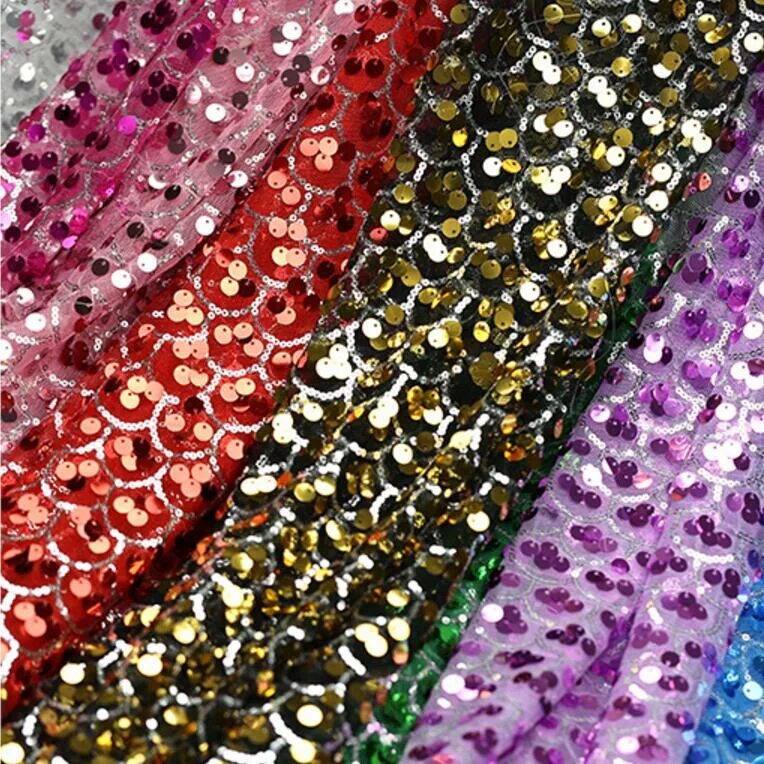 Переливающаяся ткань. Ткань с блеском. Как называется ткань которая блестит. Гладкая блестящая ткань. Ткань с блестками.