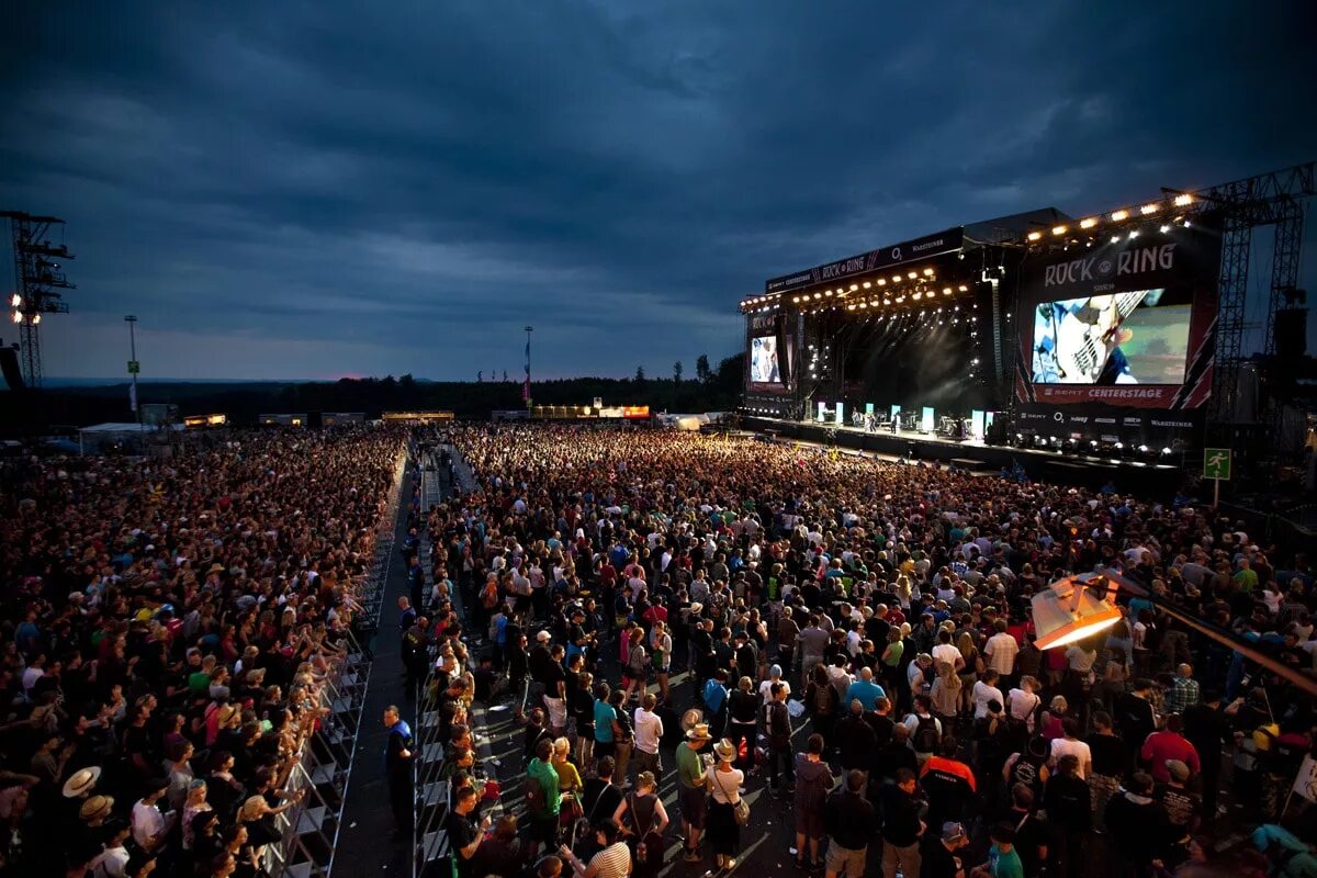 Концерты вечером дает. Рок-фестиваль Rock am Ring. Фестиваль «Rock im Park» и «Rock am Ring». Rock am see фестиваль в Германии. Муз фестиваль в Германии Rock Ring.